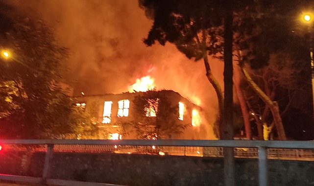 2 katlı bina alev alev yandı
