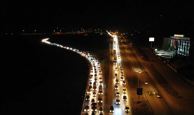 43 ilin geçiş güzergahında trafik yoğunluğu