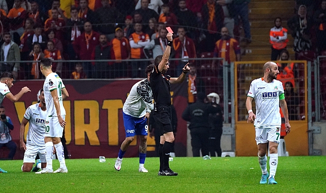 Abdülkerim Bardakcı kırmızı kart gördü