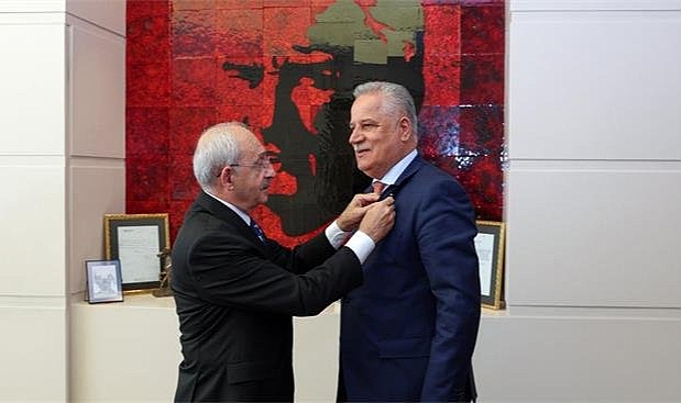 AK Parti kurucusu eski vekil, CHP'ye katıldı