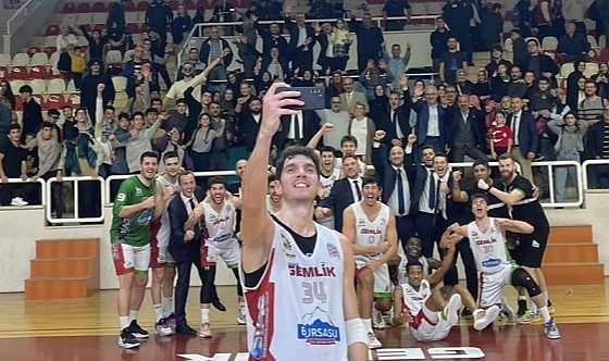 Akran Gemlik evinde galip