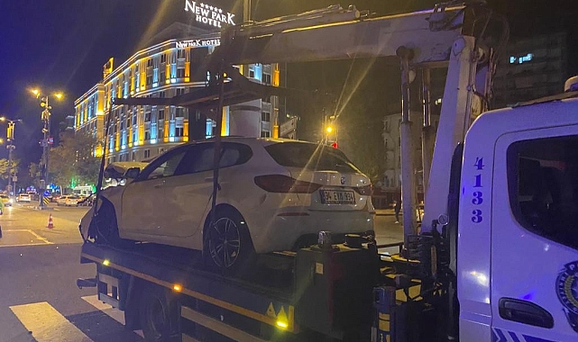 Ankara’da ticari taksi ile otomobil kafa kafaya çarpıştı
