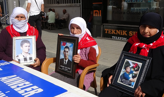 Annelerin evlat nöbeti devam ediyor
