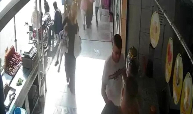 Annesinin kaldırıma bıraktığı çocuğu ölüm teğet geçti