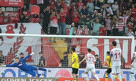 Antalyaspor haftalar sonra galip geldi: 2-1