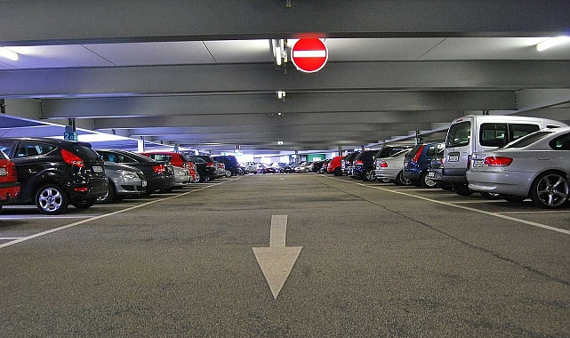 AVM'ler yasak dinlemiyor: Otopark ücreti tartışması