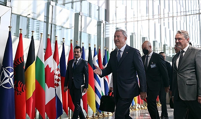 Bakan Akar, NATO Karargahı'nda
