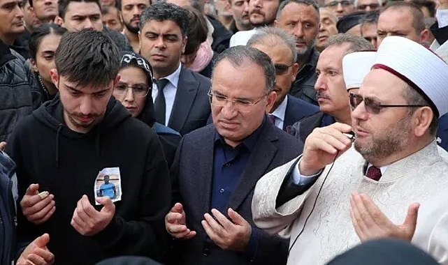 Bakan Bozdağ: Adalet Bakanlığı yapmak Kur'an okumaya engel değil