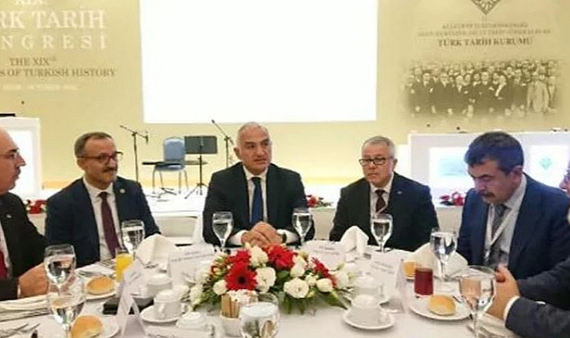 Bakan Ersoy, 19'uncu Türk Tarih Kongresine katıldı