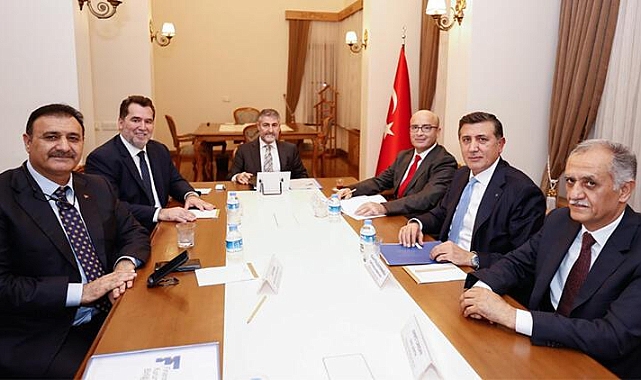 Bakan Nebati Finansal Kurumlar Birliği Başkanı ile bir araya geldi