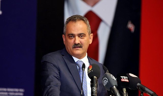 Bakan Özer: "Eğer okulları kapalı tutsaydık gençlerimizi kaybedecektik"