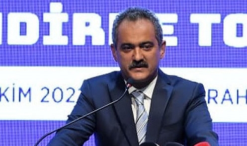 Bakan Özer: “Şartlarını sağlayan öğretmenlerin yüzde 95’i yani 614 bin öğretmenimiz, uzman öğretmenlik ve başöğretmenliğe başvurdu”