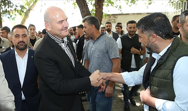 Bakan Soylu, Diyarbakır'da vatandaşlarla bir araya geldi