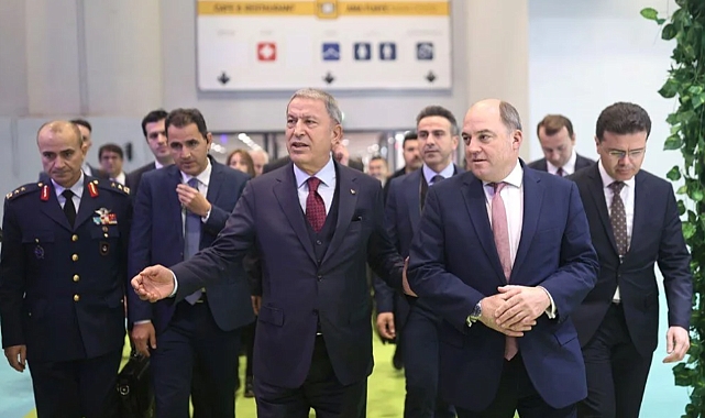 Bakan Wallace'tan Türk İHA'larına övgü
