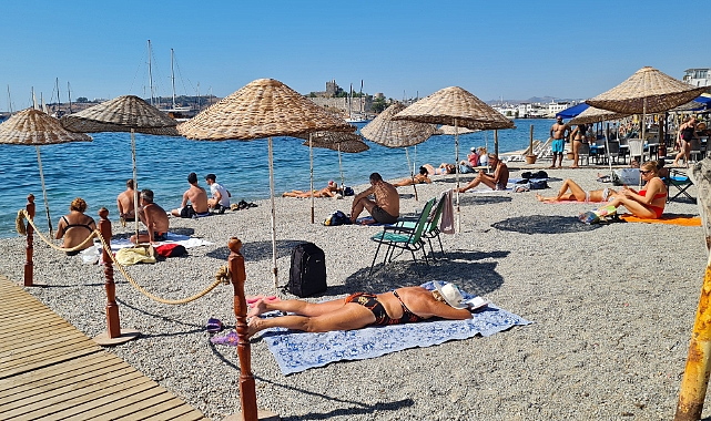 Bodrum sahilleri yaz ortasını aratmıyor