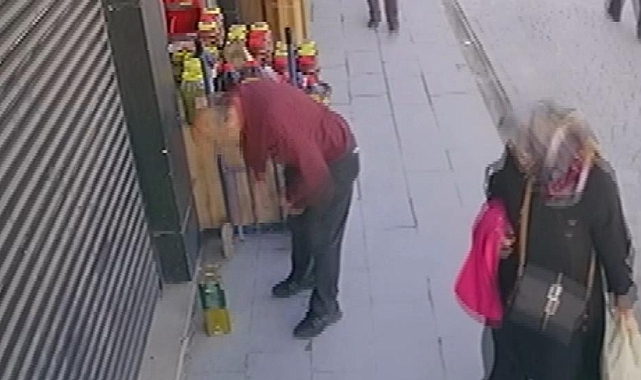 Böyle hırsızlık görülmedi: Gözlükle inceledi