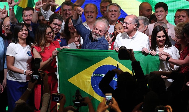 Yeni başkan Lula: "Seçimlerin galibi Brezilya halkı"