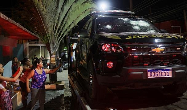 Brezilyalı politikacı polise el bombası attı