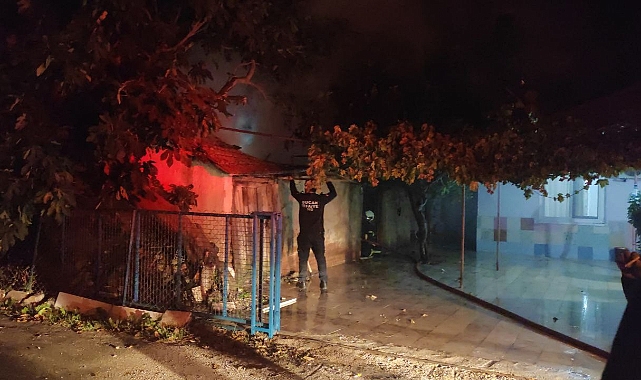 Bucak'ta ağıl yangını korkuttu