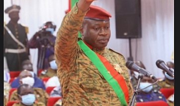 Burkina Faso'nun devrik lideri istifasını sundu