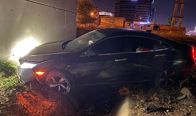 Bursa'da kaza yapan kaskolu araç, 2 aydır serviste bekliyor