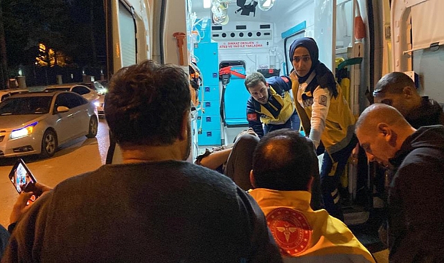 Bursa'da kazada yaralanan sürücü, yardımcı olan genç ile özçekim yaptı