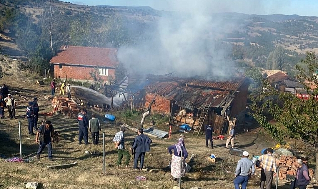 Bursa'da köy evi küle döndü