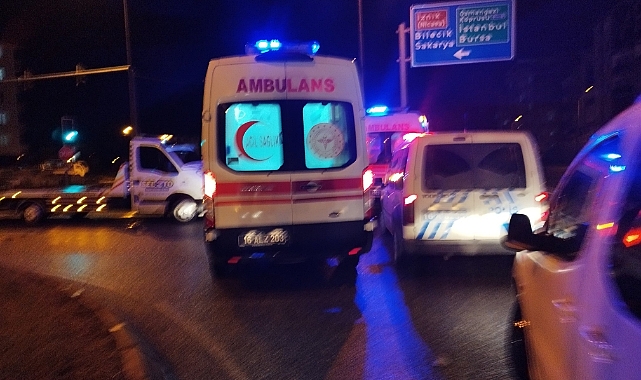 Bursa'da tır kavşakta otomobile çarptı