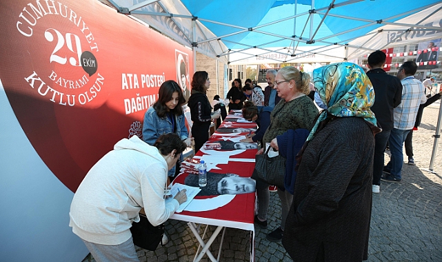 Bursa'da vatandaşlara ücretsiz Ata posteri