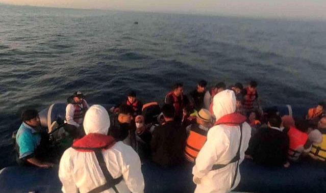 Çanakkale açıklarında 24 göçmen yakalandı