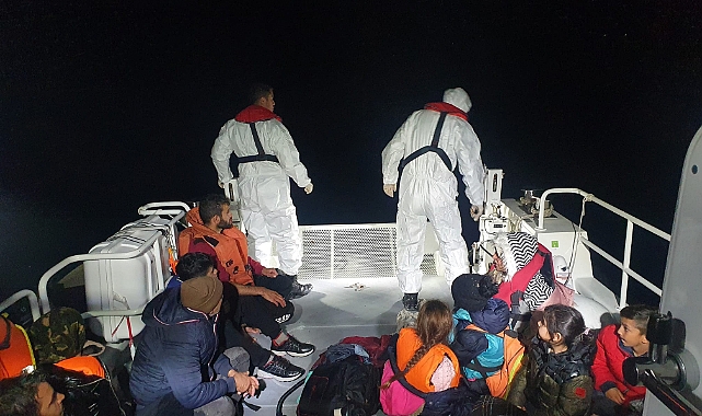 Çanakkale’de 20 düzensiz göçmen kurtarıldı