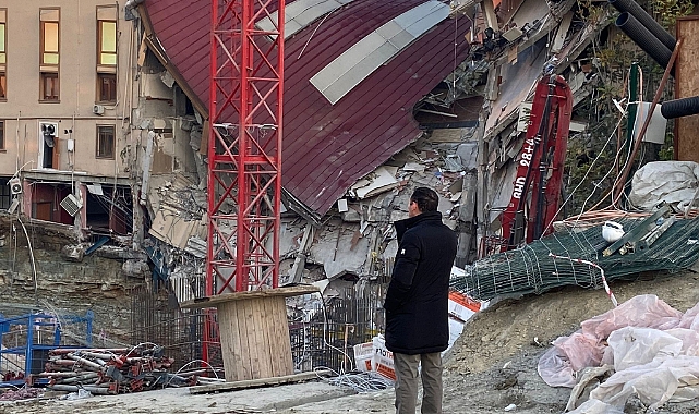 Çöken binanın bilançosu gün ağarınca ortaya çıktı