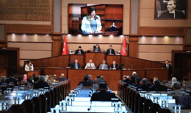 Cüneyt Arkın'ın ismi erkek yurduna verildi