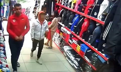 Dalgınlığından faydalanıp binlerce lira soygun yaptılar