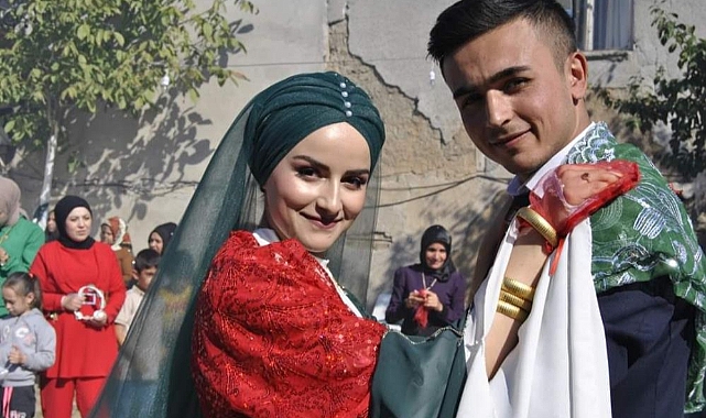 Dedesinin vasiyetini yerine getiren damat 5 gün düğün yaptı