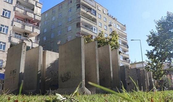 Diyarbakır Cezaevinin etrafındaki beton bloklar kaldırılıyor