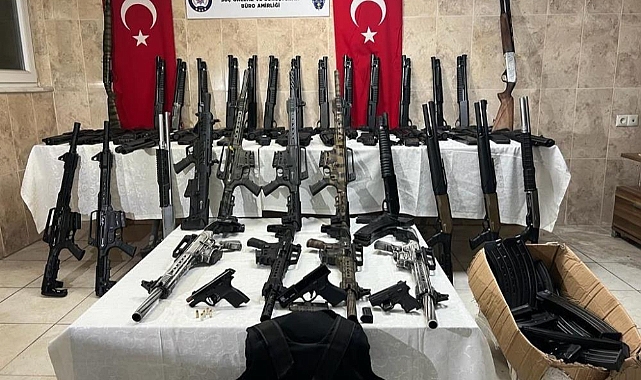 Durdurulan araçtan adeta cephanelik çıktı