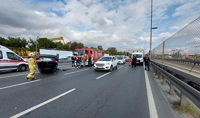 E-5'te otomobil takla attı: Yol trafiğe kapandı