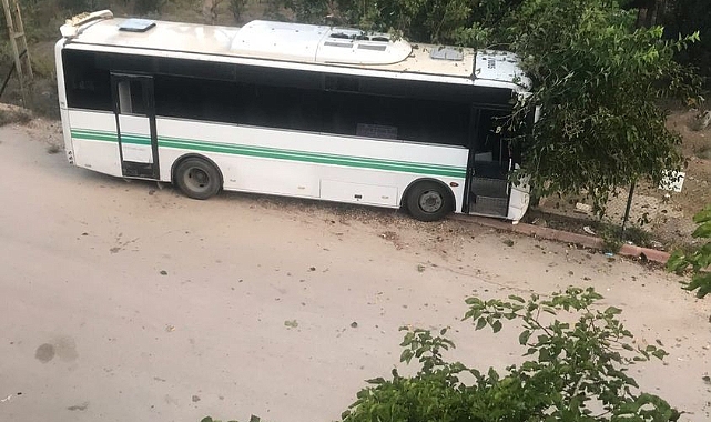 El freni çekilmeyen toplu taşıma aracı mezarlığa girdi
