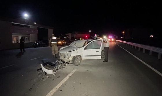Elazığ'da otomobil, kamyona arkadan çarptı