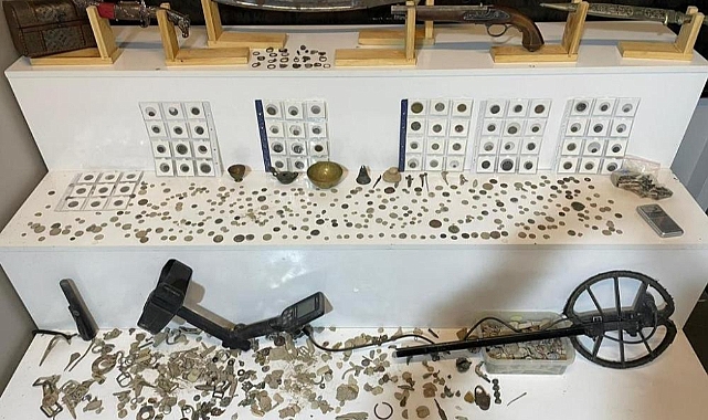 Eş zamanlı operasyonda tarihi eser fışkırdı