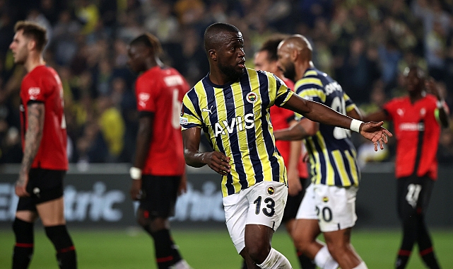 Fenerbahçe 3-0'dan geri döndü, liderliğini korudu!