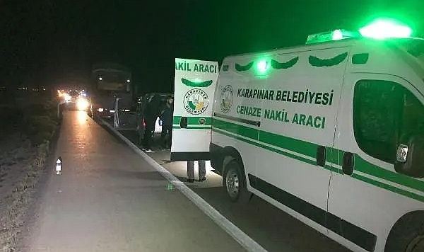 Hafif ticari araç, kamyona çarptı! 1 ölü