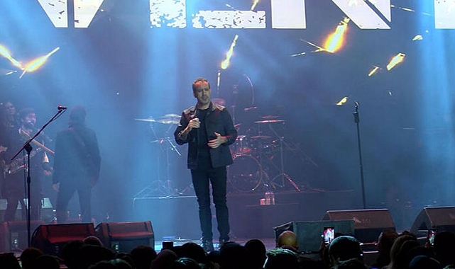 Haluk Levent, öldürülen müzisyen Şener'in kızı için sahne aldı