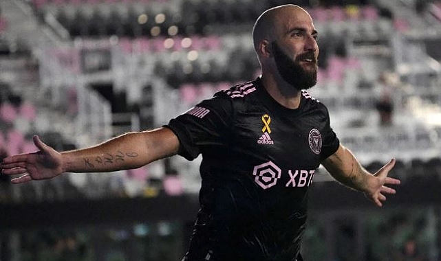 Higuain sahalara veda ediyor