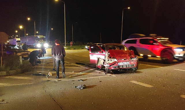 İki otomobil çarpıştı, LPG tankı araçtan fırladı