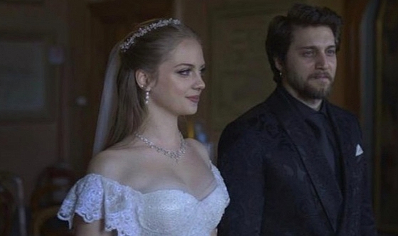 İpek Filiz Yazıcı ve Ufuk Beydemir nikah masasına oturdu