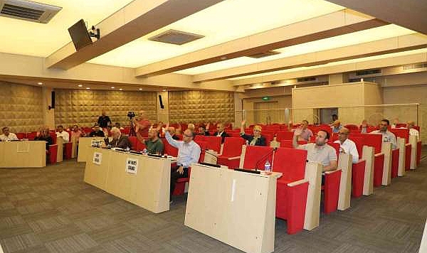 İran'da petrokimya tesisi çalışanları greve gitti