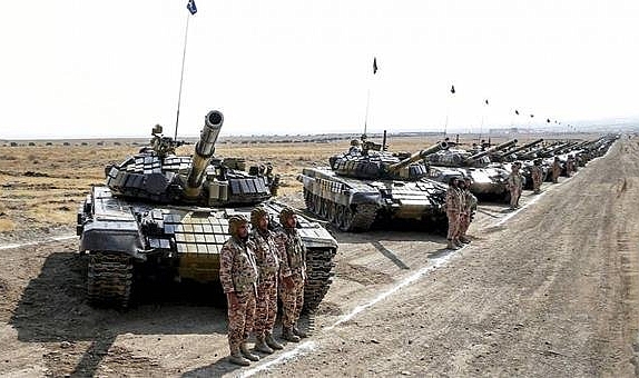 İran'dan Azerbaycan sınırında askeri tatbikat