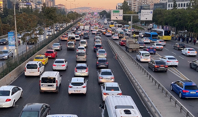 İstanbul'da haftanın ilk günü trafik yoğunluğu yüzde 51’e ulaştı